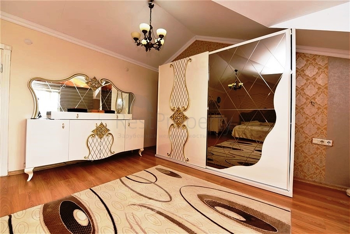 Вилла 4+1 с видом на море в районе Демирташ