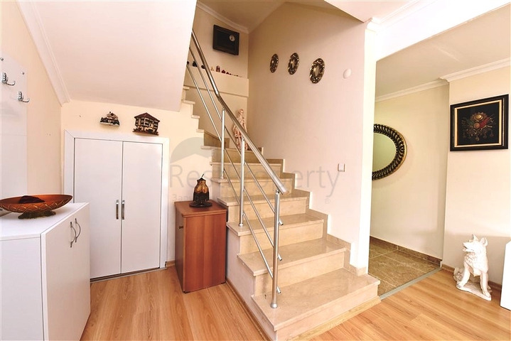 Вилла 4+1 с видом на море в районе Демирташ