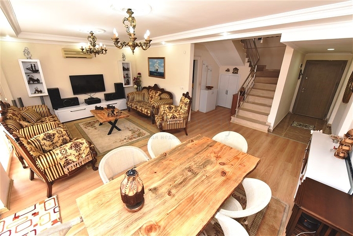 Вилла 4+1 с видом на море в районе Демирташ