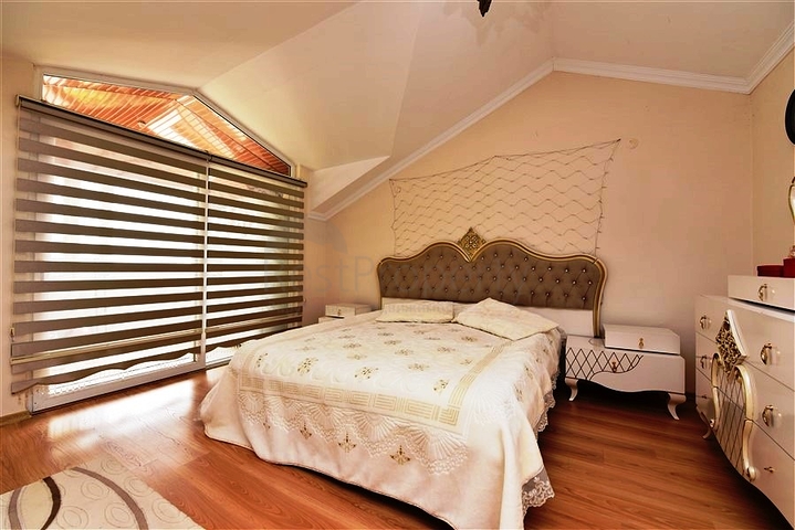 Вилла 4+1 с видом на море в районе Демирташ