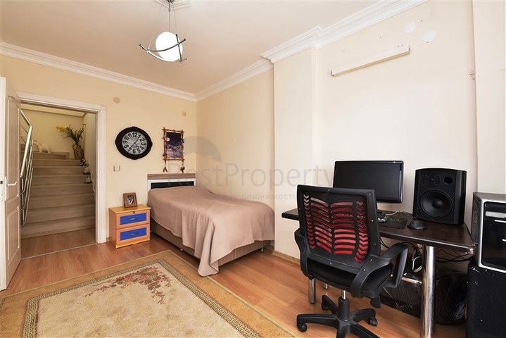 Вилла 4+1 с видом на море в районе Демирташ