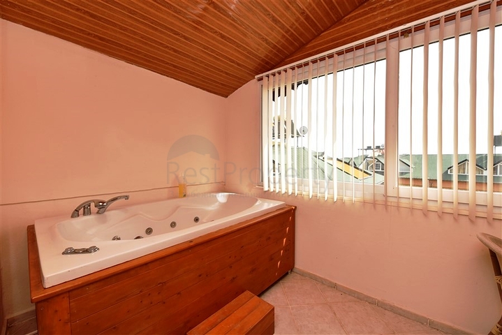 Вилла 4+1 с видом на море в районе Демирташ