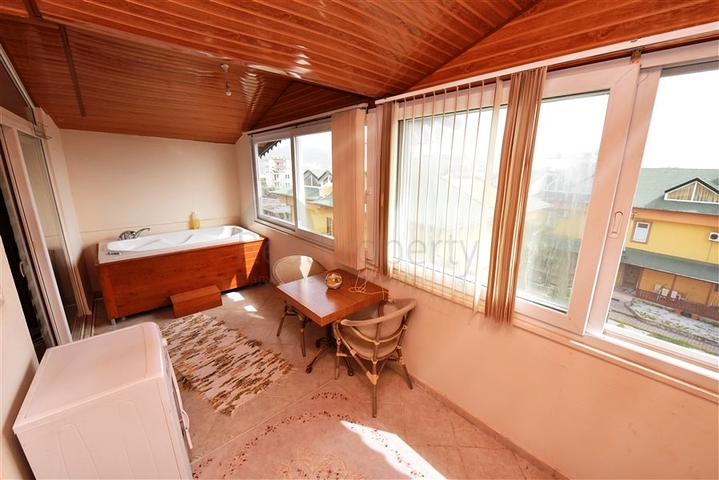 Вилла 4+1 с видом на море в районе Демирташ