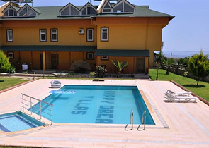 Вилла 4+1 с видом на море в районе Демирташ