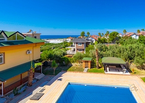 Вилла 4+1 с видом на море в районе Демирташ