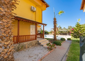 Вилла 4+1 с видом на море в районе Демирташ