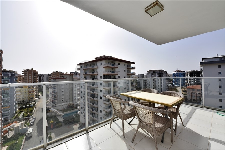 Меблированная трехкомнатная квартира