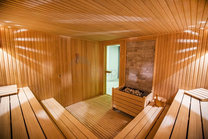 Меблированная трехкомнатная квартира