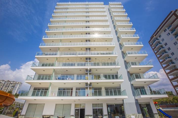 Меблированная трехкомнатная квартира