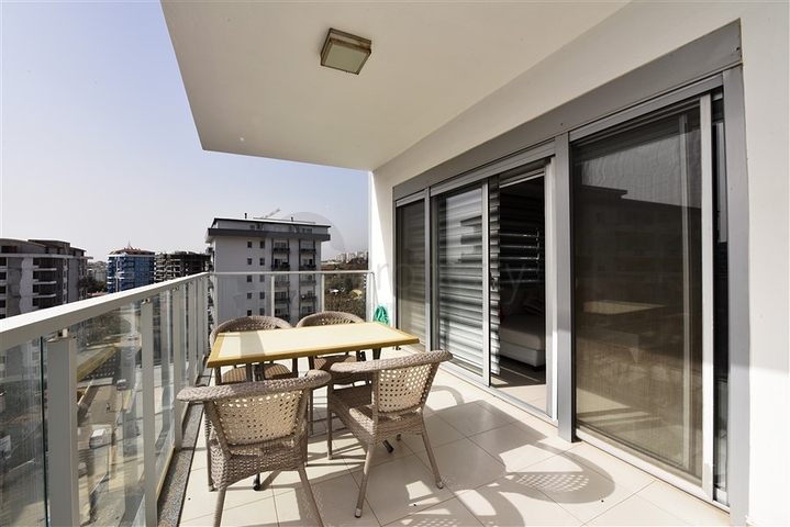 Меблированная трехкомнатная квартира