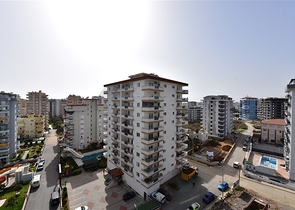 Меблированная трехкомнатная квартира