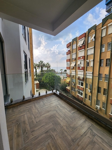 Двухкомнатная квартира в комплексе на первой линии в Махмутларе