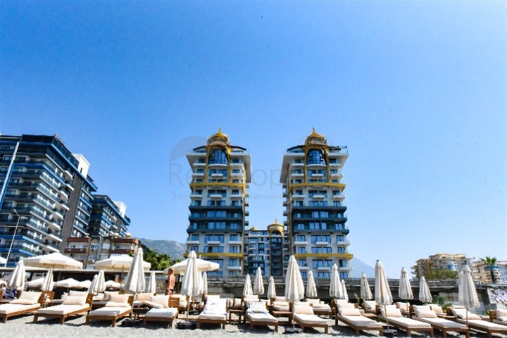 Двухкомнатная квартира в комплексе на первой линии в Махмутларе