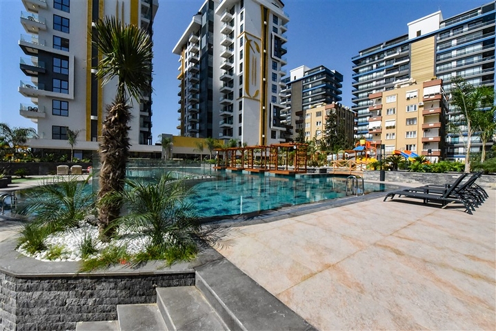 Двухкомнатная квартира в комплексе на первой линии в Махмутларе