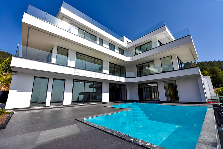 Вилла в центре Алании