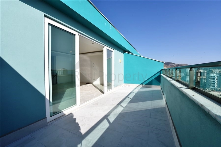 Трехкомнатный пентхаус в районе Махмутлар 