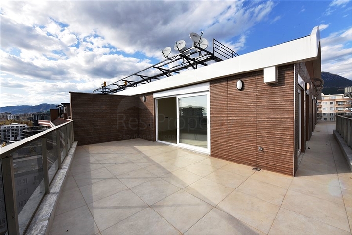 Пентхаус 3+1 с видом на море в районе Махмутлар