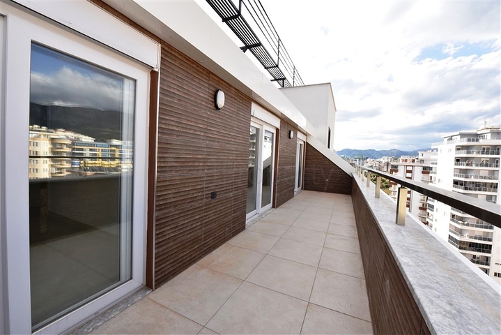 Пентхаус 3+1 с видом на море в районе Махмутлар