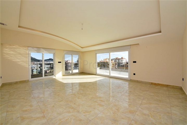 Пентхаус 3+1 с видом на море в районе Махмутлар