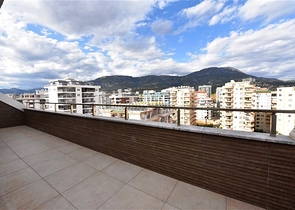 Пентхаус 3+1 с видом на море в районе Махмутлар