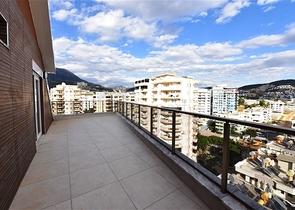 Пентхаус 3+1 с видом на море в районе Махмутлар