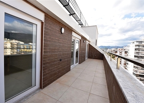 Пентхаус 3+1 с видом на море в районе Махмутлар