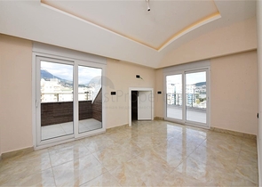 Пентхаус 3+1 с видом на море в районе Махмутлар