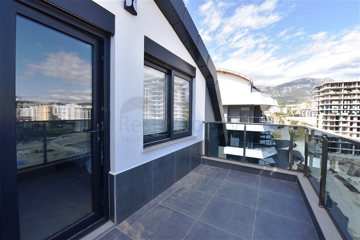 Трехкомнатный пентхаус в новостройке