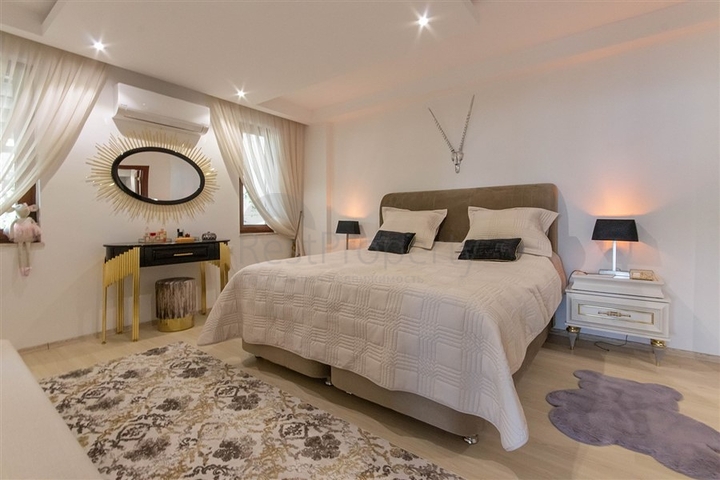 Садовый дуплекс 3+1 с видом на море в районе Каргыджак