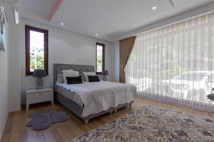 Садовый дуплекс 3+1 с видом на море в районе Каргыджак