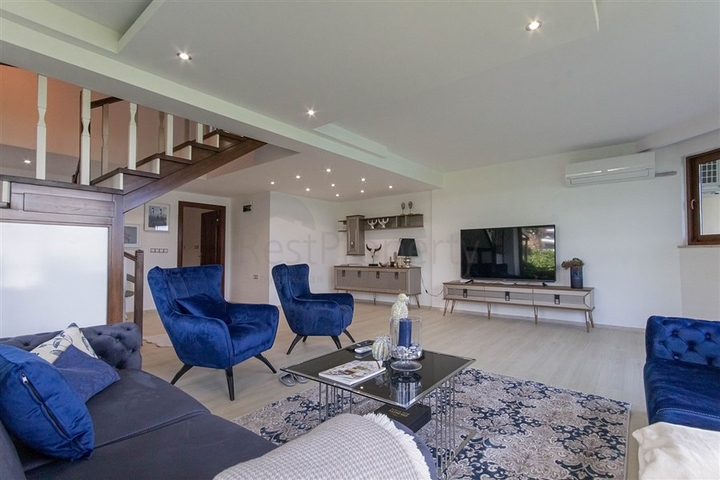 Садовый дуплекс 3+1 с видом на море в районе Каргыджак