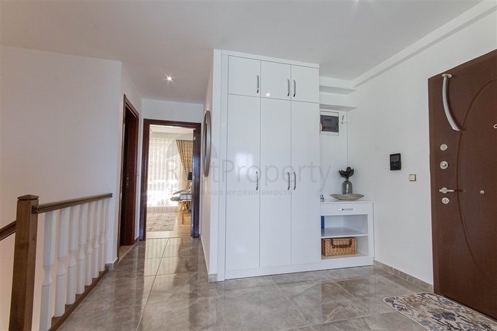 Садовый дуплекс 3+1 с видом на море в районе Каргыджак