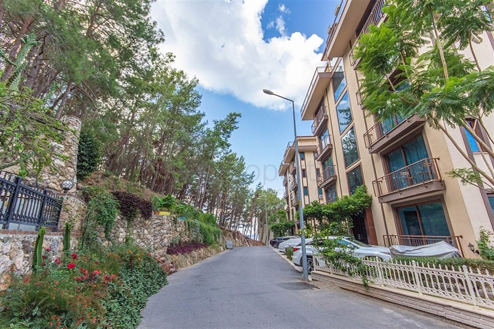 Садовый дуплекс 3+1 с видом на море в районе Каргыджак