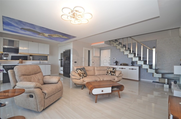 Меблированный пентхаус 2+1 с видом на Средиземное море