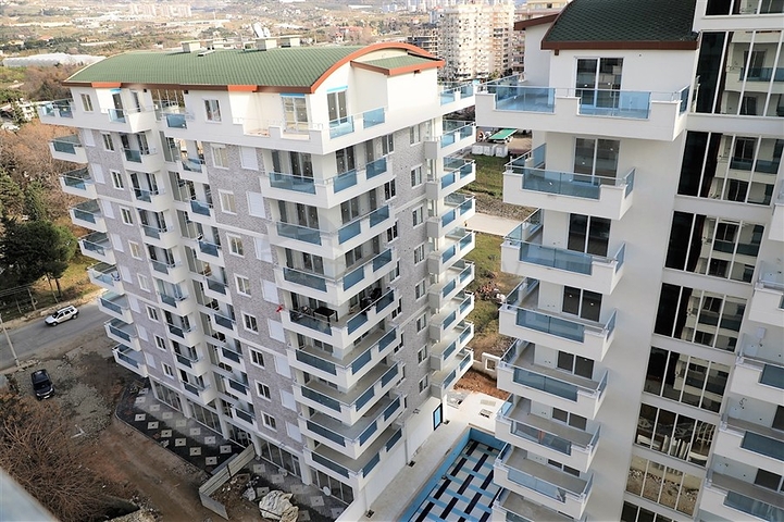 Трехкомнатная меблированная квартира с отдельной кухней в Махмутларе