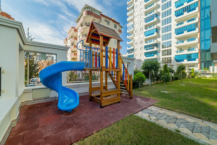 Трехкомнатная меблированная квартира с отдельной кухней в Махмутларе