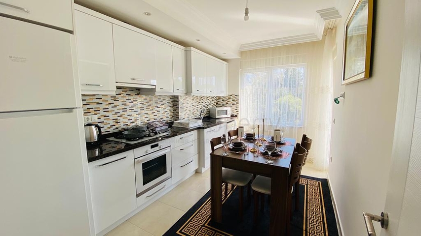 Трехкомнатная меблированная квартира с отдельной кухней в Махмутларе