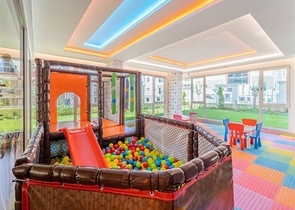 Трехкомнатная меблированная квартира с отдельной кухней в Махмутларе