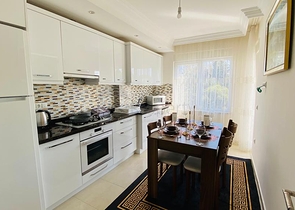 Трехкомнатная меблированная квартира с отдельной кухней в Махмутларе