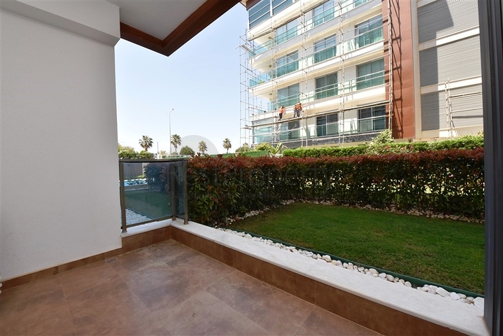 Двухкомнатная квартира в комплексе на первой линии в районе Кестель