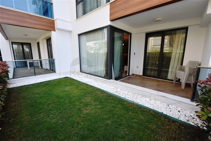 Двухкомнатная квартира в комплексе на первой линии в районе Кестель