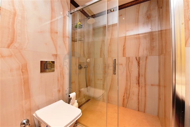 Двухкомнатная квартира в комплексе на первой линии в районе Кестель