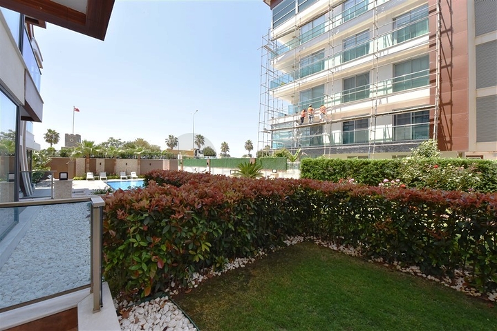 Двухкомнатная квартира в комплексе на первой линии в районе Кестель