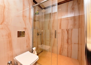 Двухкомнатная квартира в комплексе на первой линии в районе Кестель