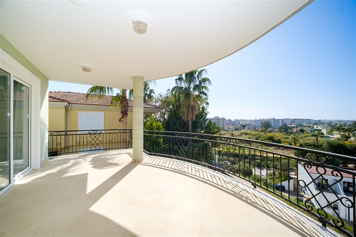 Меблированная вилла в 300 м от моря в районе Конаклы