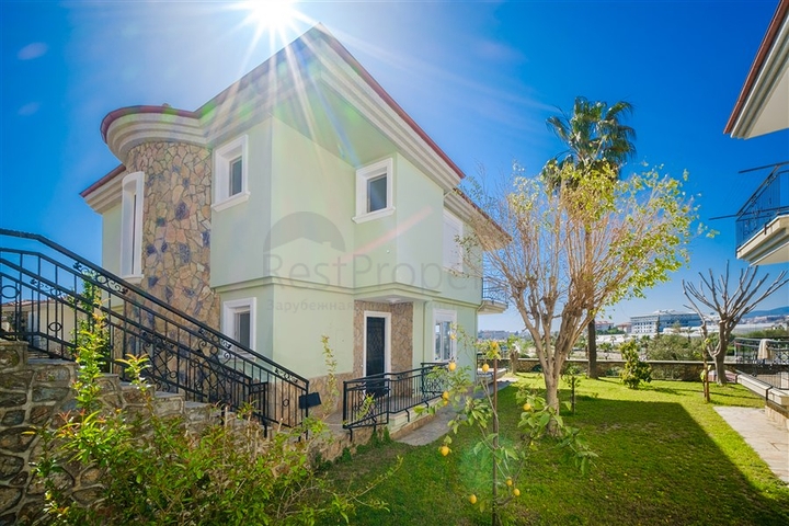 Меблированная вилла в 300 м от моря в районе Конаклы