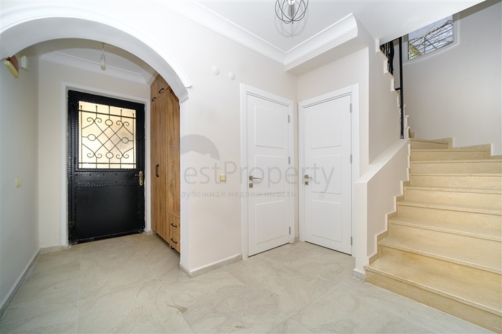 Меблированная вилла в 300 м от моря в районе Конаклы