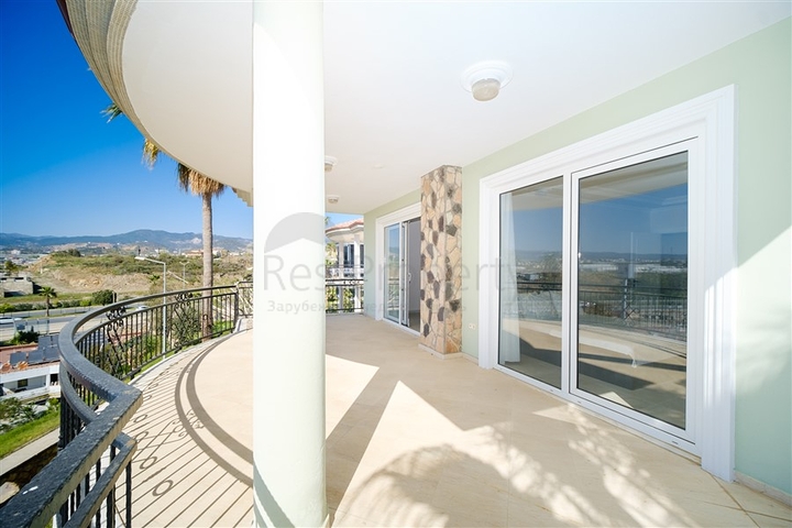 Меблированная вилла в 300 м от моря в районе Конаклы