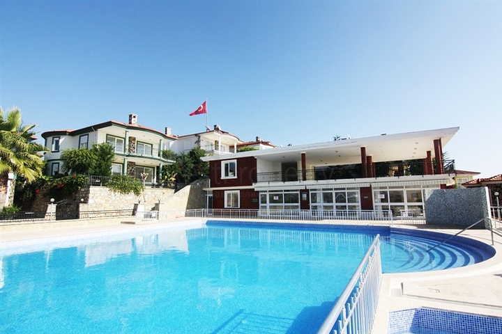 Меблированная вилла в 300 м от моря в районе Конаклы