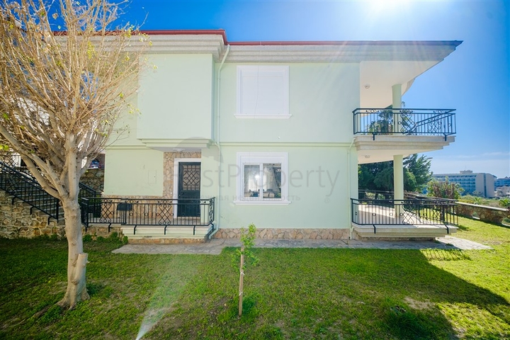 Меблированная вилла в 300 м от моря в районе Конаклы